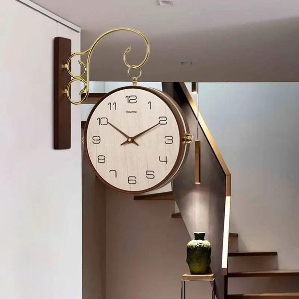 horloge suspendue en bois