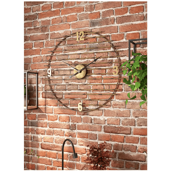 horloge en metal dore
