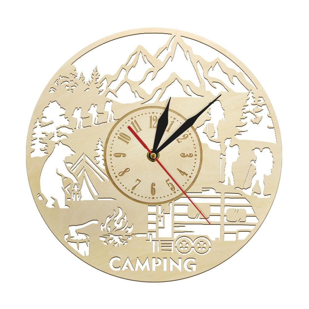 horloge bois camping en foret