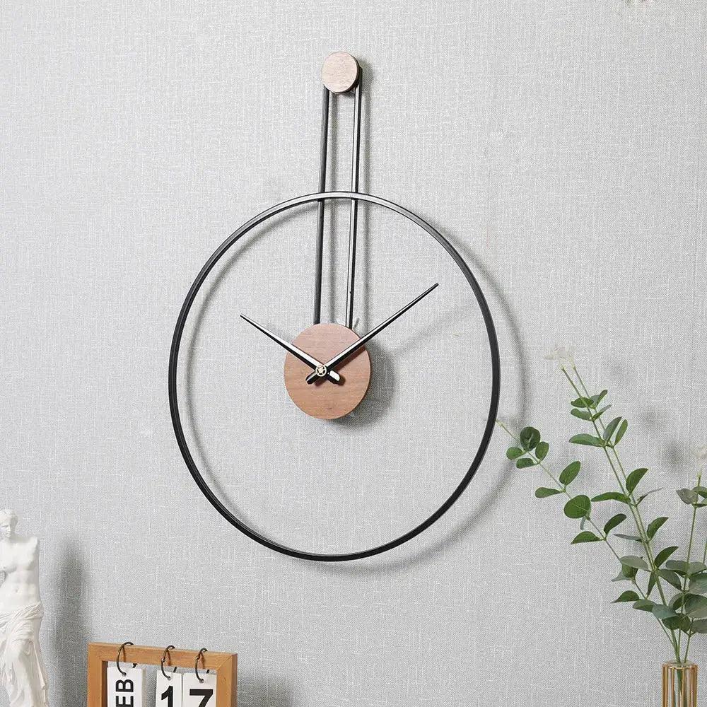 horloge en metal moderne