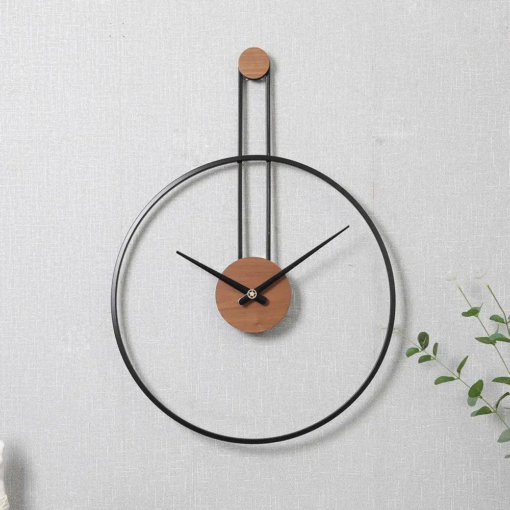 horloge en metal moderne