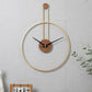 horloge en metal moderne