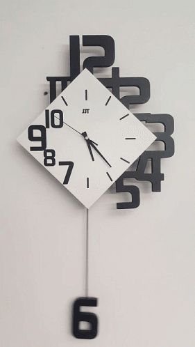 horloge design avec balancier