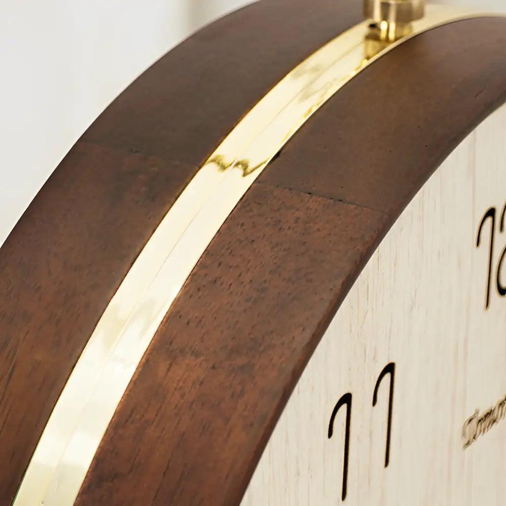 horloge suspendue en bois