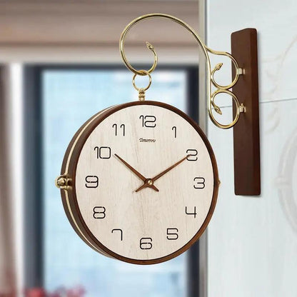 horloge suspendue en bois