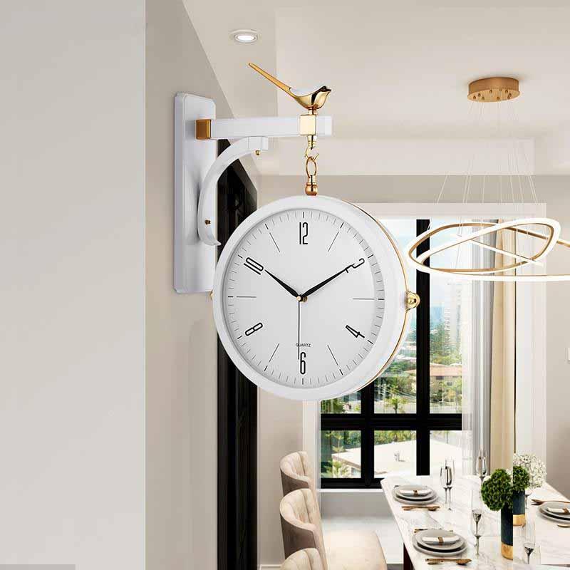 horloge double face moderne