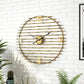 horloge en metal dore