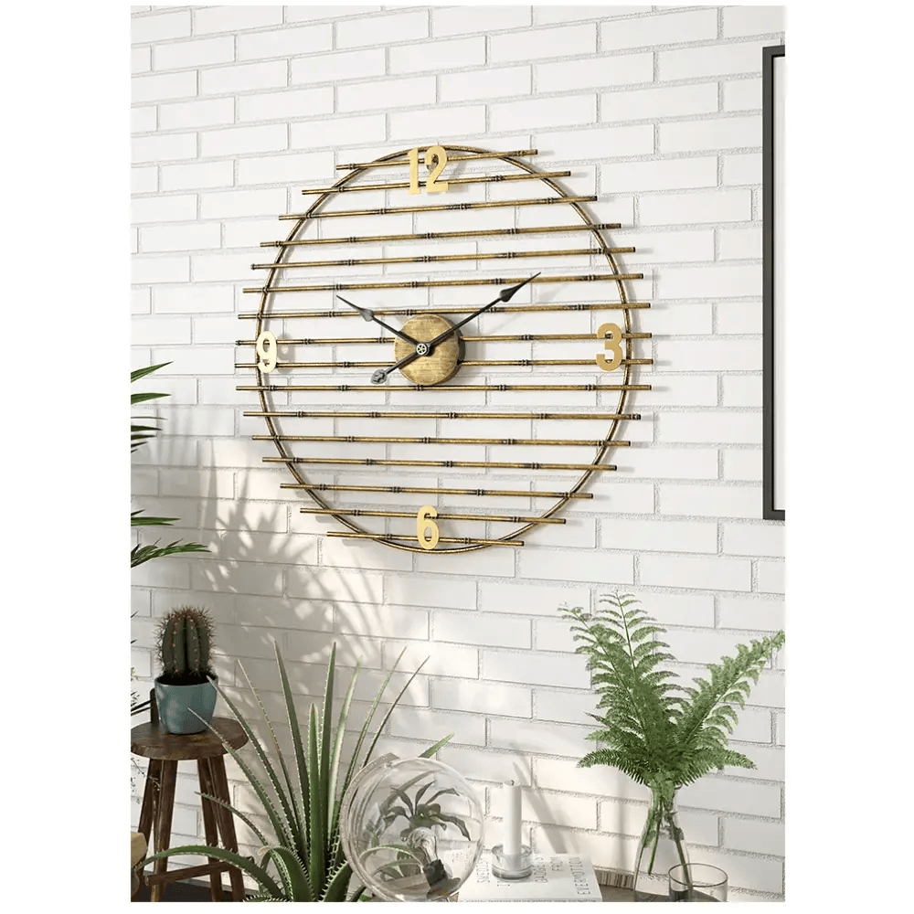 horloge en metal dore