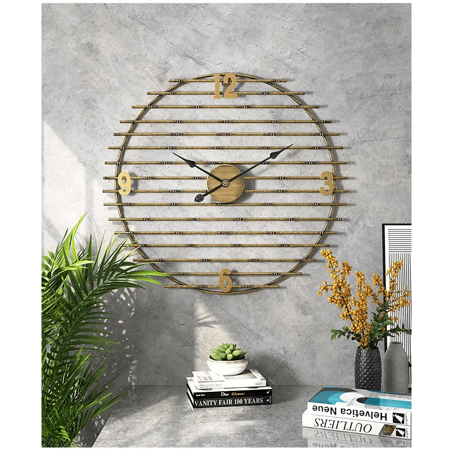 horloge en metal dore