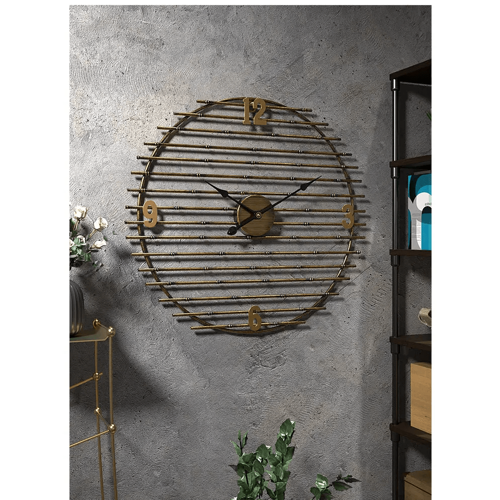 horloge en metal dore