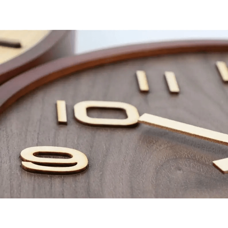 horloge en bois de noyer