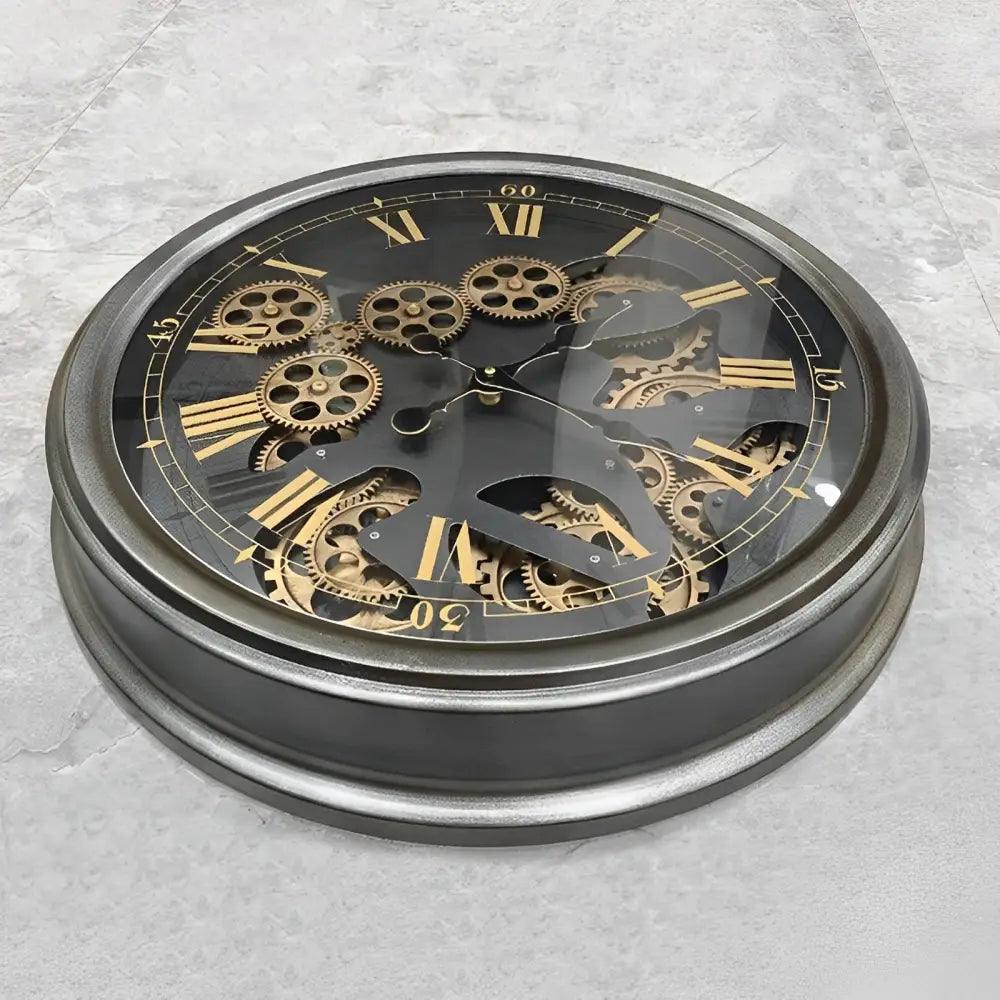 horloge avec engrenage qui tourne