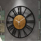 horloge industrielle et bois scandinave