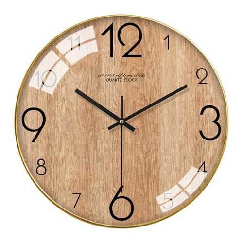 horloge scandinave marron en bois et verre