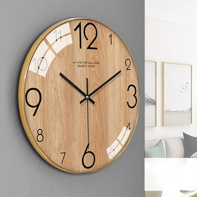 horloge scandinave marron en bois et verre