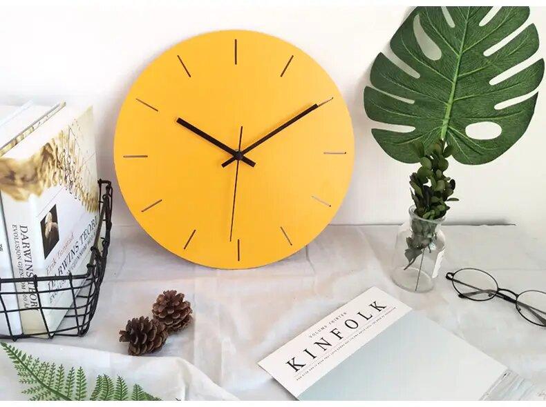 horloge scandinave jaune